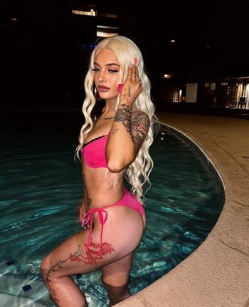 Winter, 21  female escort, Bloomington