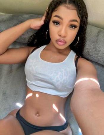 Riya, 25  female escort, Bloomington
