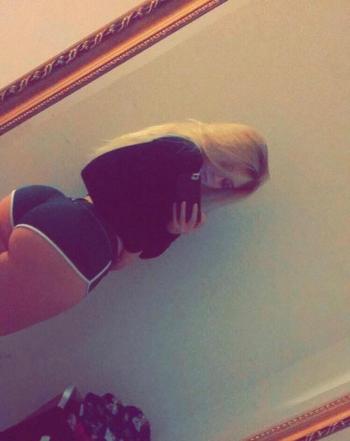 Lindsay, 25  female escort, Bloomington
